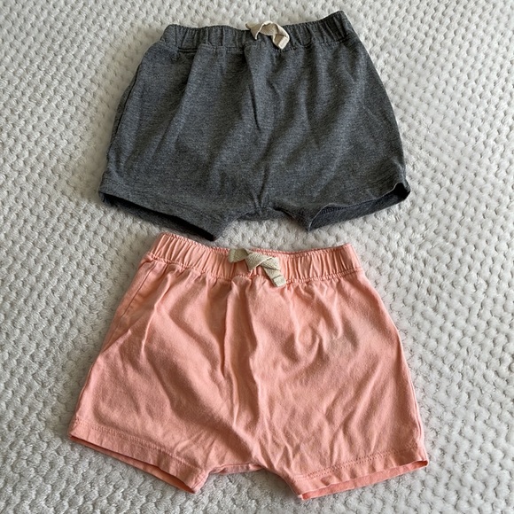 Old Navy 4-Piece Bodysuit and Shorts Set for Baby - Picture 3 of 6